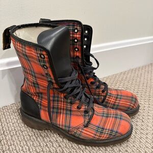Dr. Martens- Vintage - Rare - Red and Black Plaid